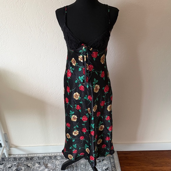 Morgan Taylor Dresses & Skirts - Vintage Black Floral Slip Dress with Lace Trim Size P